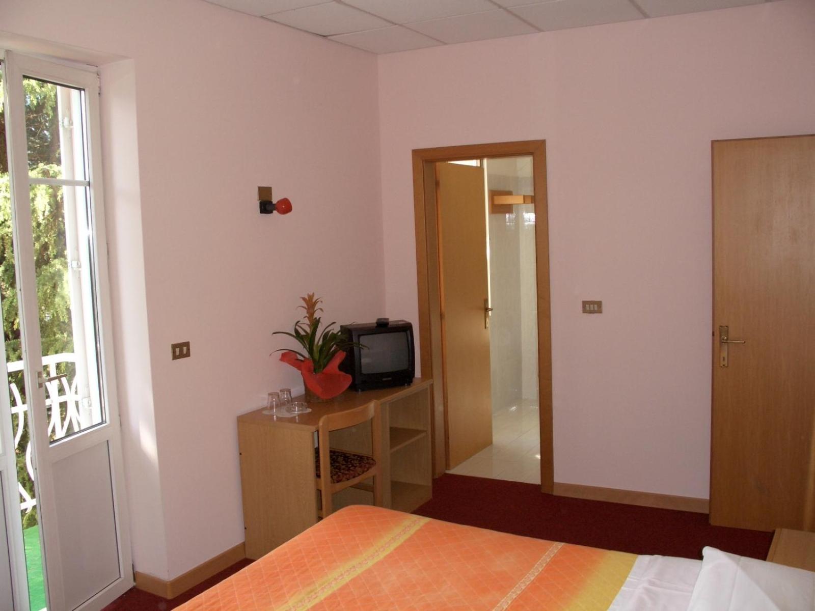 Hotel Bellaria Levico Terme Kültér fotó
