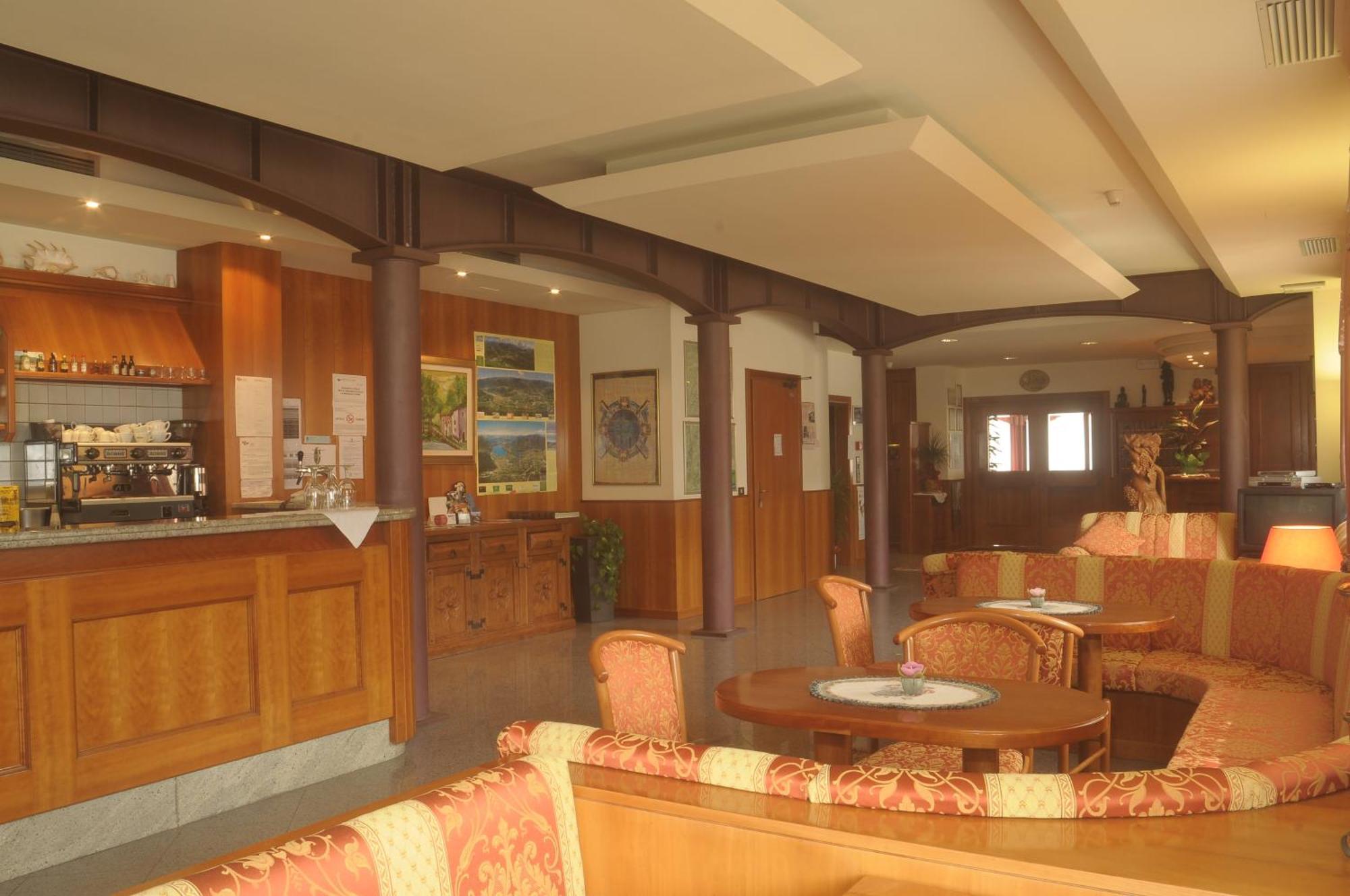 Hotel Bellaria Levico Terme Kültér fotó