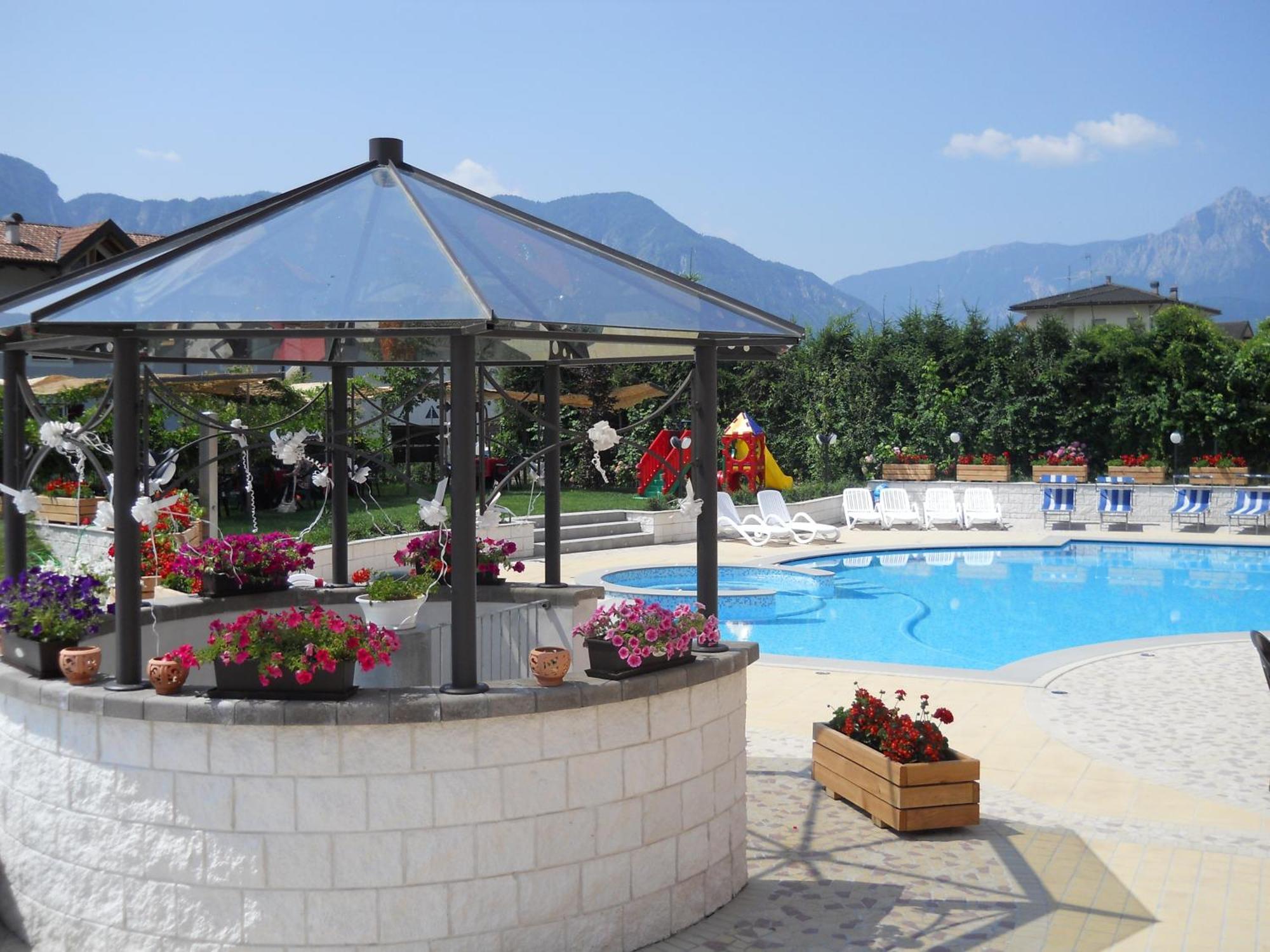 Hotel Bellaria Levico Terme Kültér fotó
