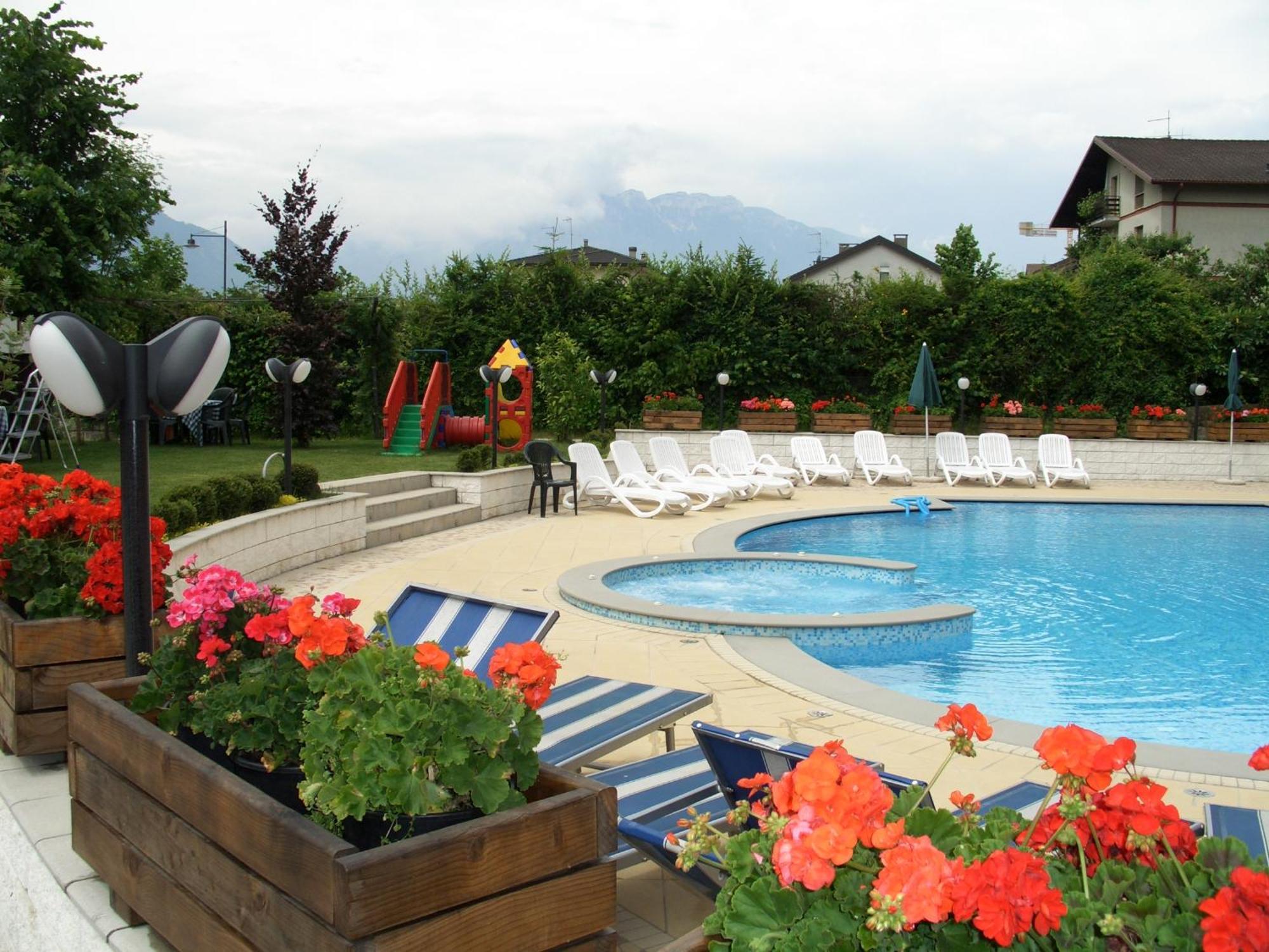 Hotel Bellaria Levico Terme Kültér fotó