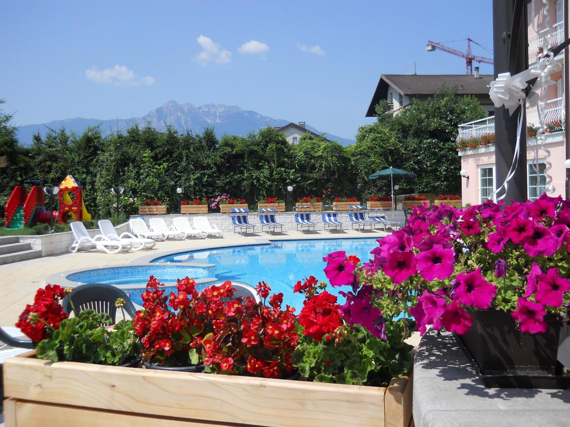 Hotel Bellaria Levico Terme Kültér fotó