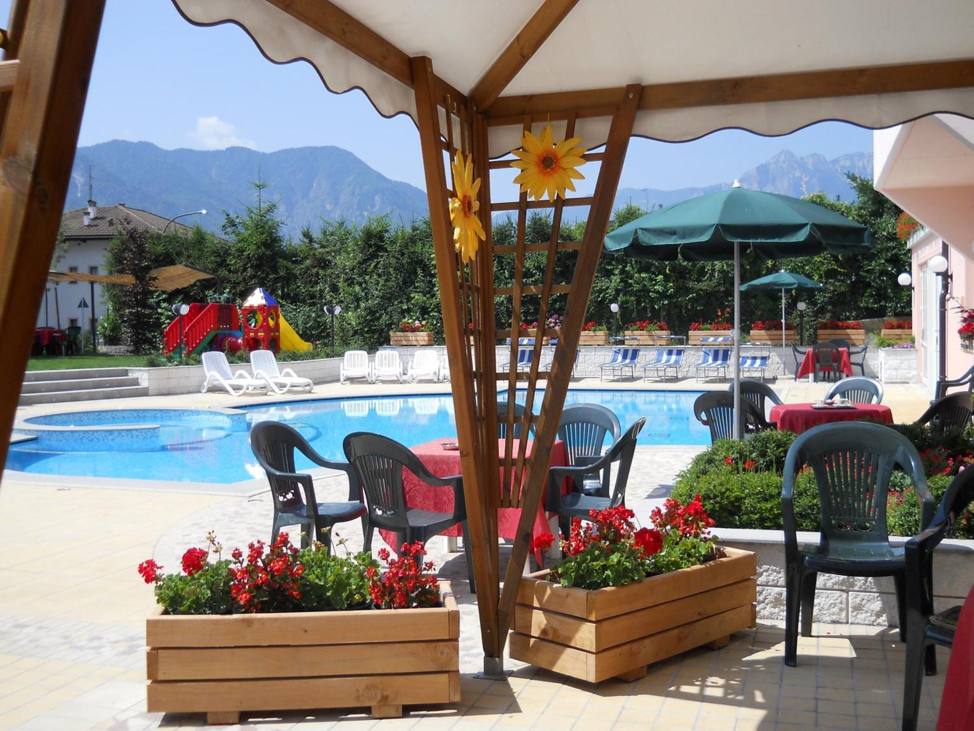 Hotel Bellaria Levico Terme Kültér fotó