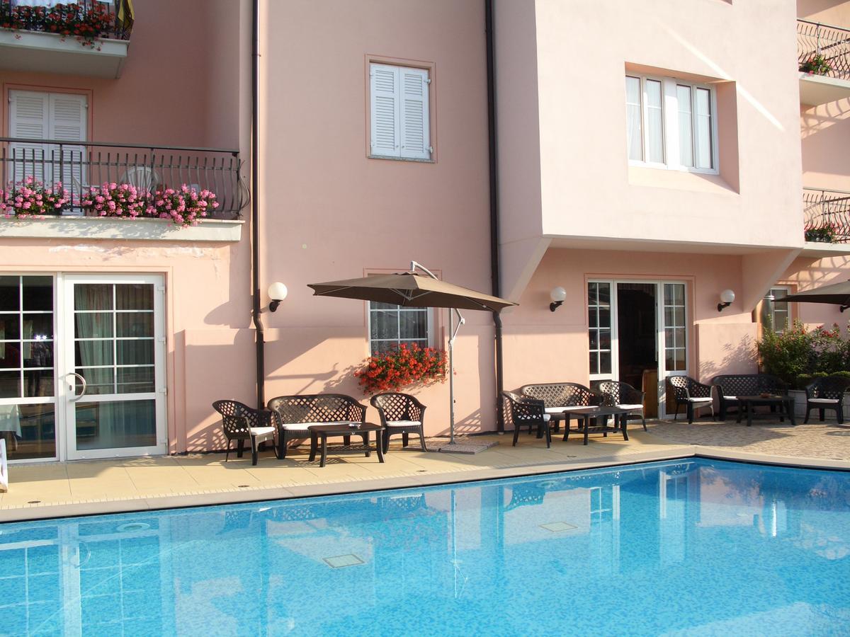 Hotel Bellaria Levico Terme Kültér fotó
