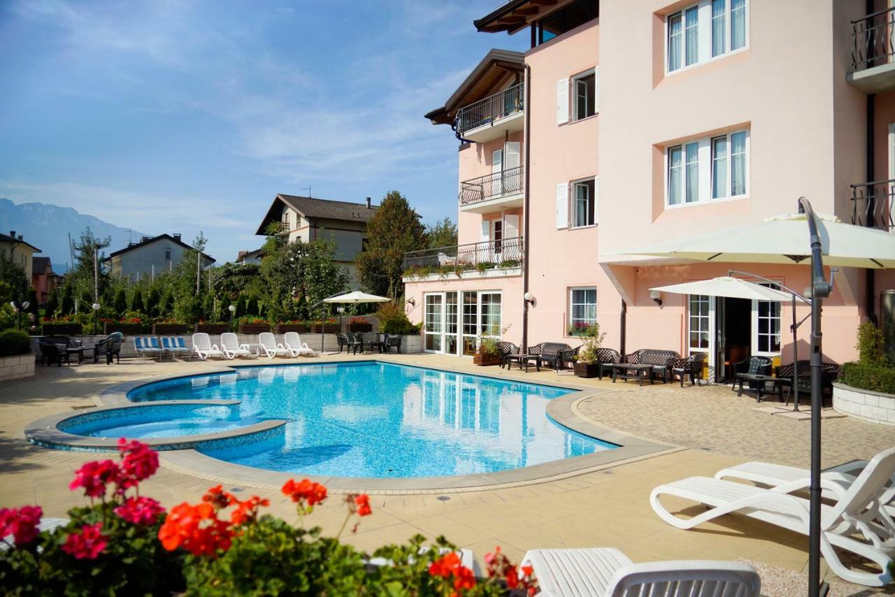 Hotel Bellaria Levico Terme Kültér fotó
