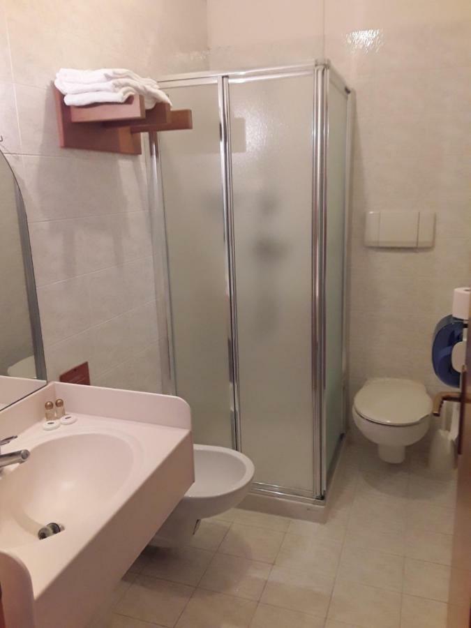 Hotel Bellaria Levico Terme Kültér fotó