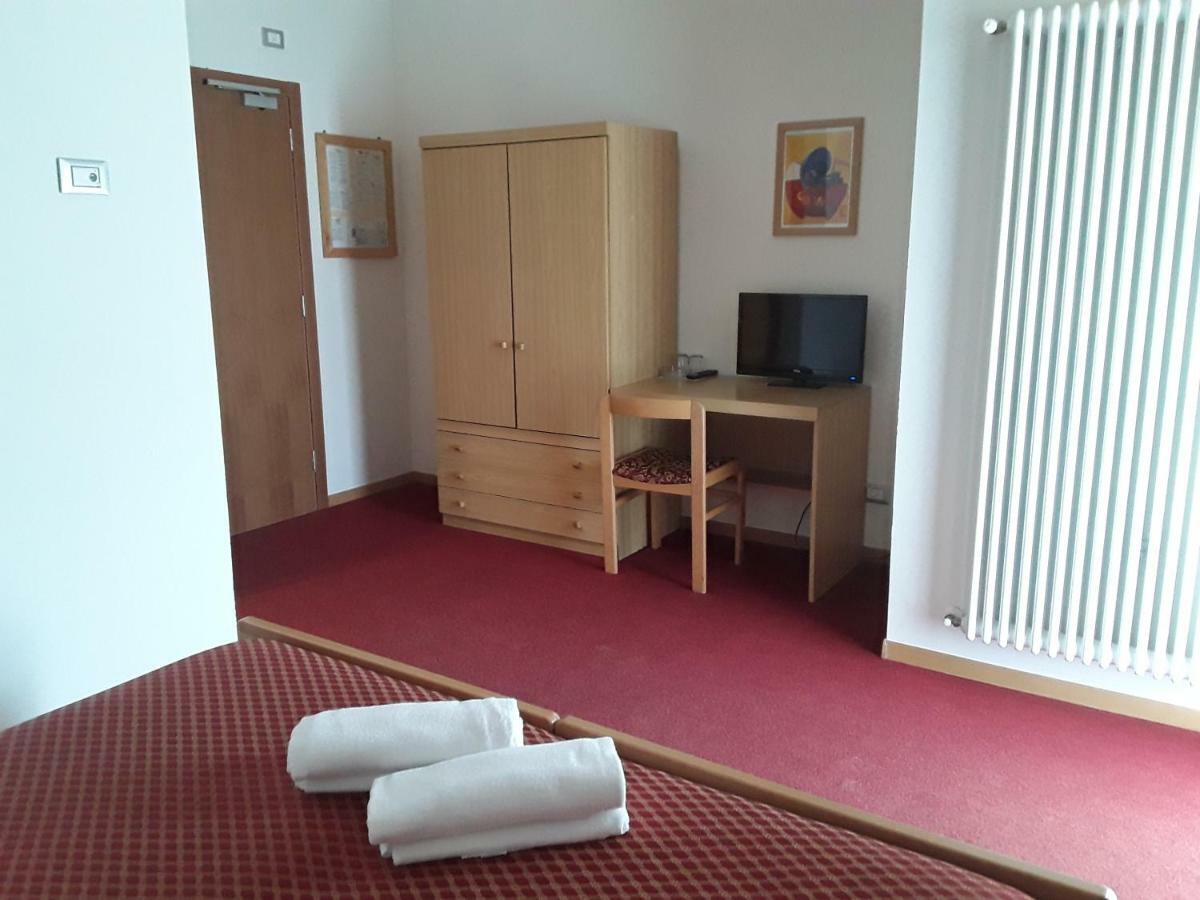 Hotel Bellaria Levico Terme Kültér fotó