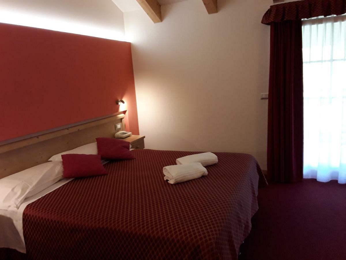 Hotel Bellaria Levico Terme Kültér fotó